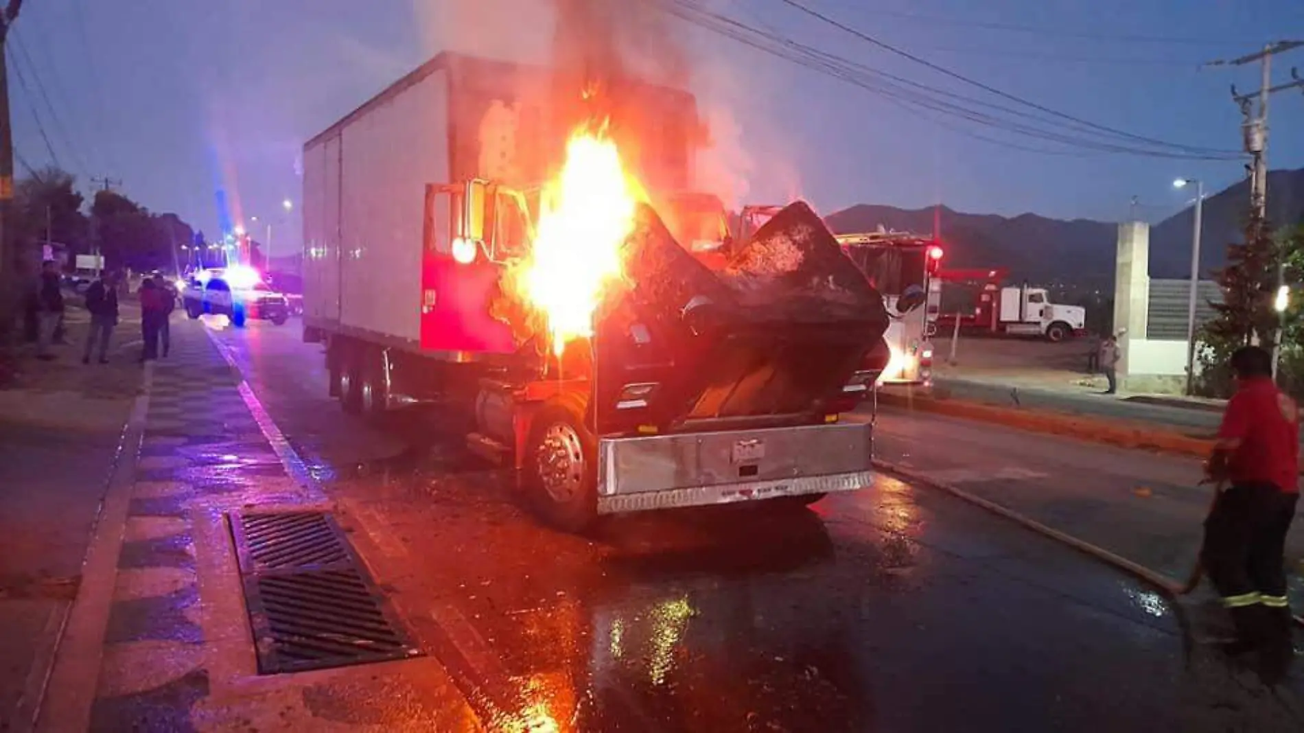 incendio trailer zitácuaro